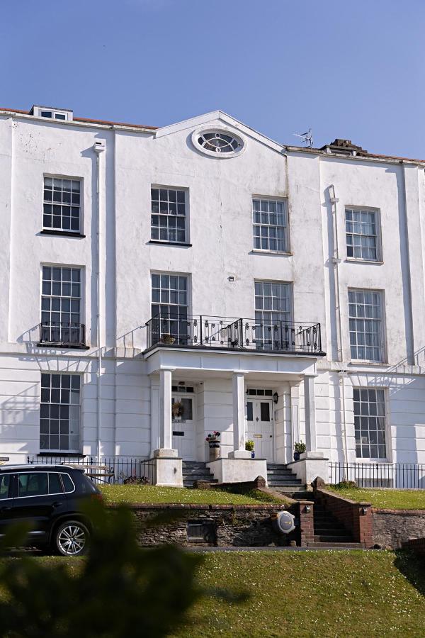 Paramount Apartments Ilfracombe, Arty Seaside Holiday Apartments מראה חיצוני תמונה